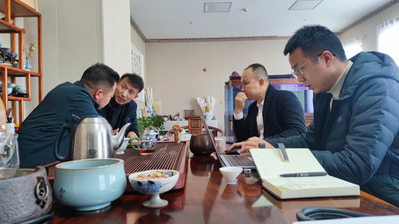 20221219/639fbb130e59f.jpg 博菲克酒店設(shè)計(jì)師為萬(wàn)總介紹設(shè)計(jì)方案.jpg